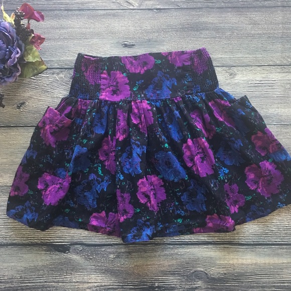Ecote Dresses & Skirts - Urban Outfitters Ecote Floral skirt w/ pockets Med